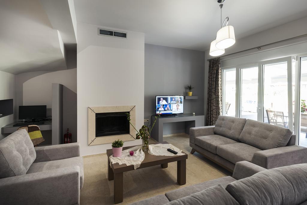 4 Seasons Villas Plataria Room photo